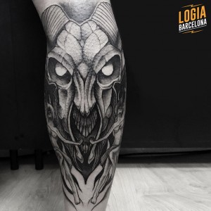 tatuaje_pierna_calavera_animal_Logia_Barcelona_Jas 